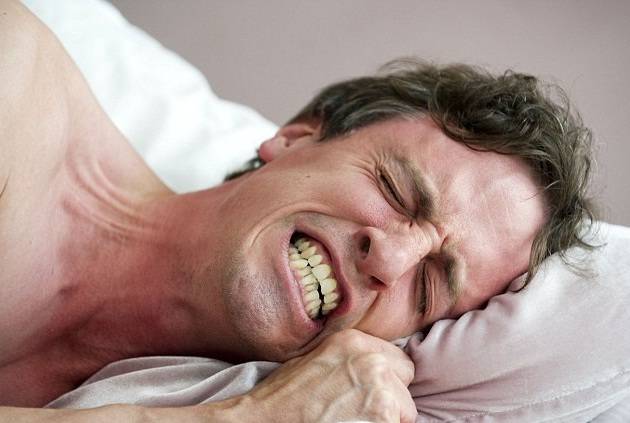 Nghiến răng khi ngủ